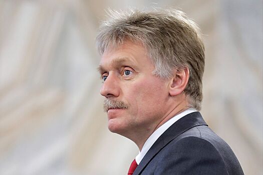 Песков заявил "РГ", что в Кремле не обсуждаются идеи об ограничении на выезд из России