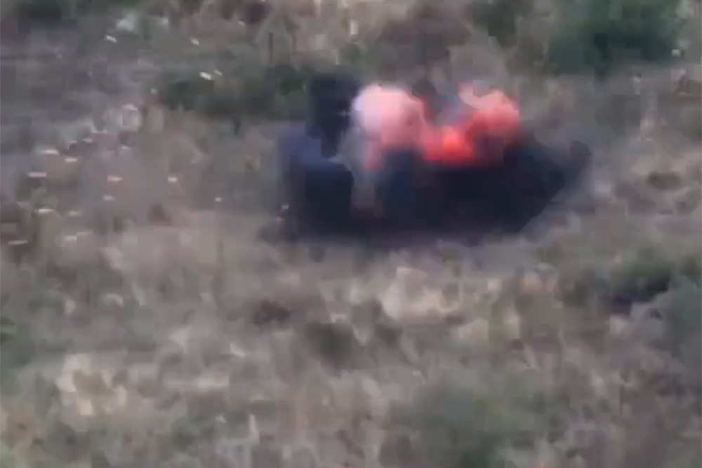 Появилось видео схватки дронов ВСУ и ВС РФ за позиции без участия пехоты