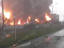 Появились кадры мощного пожара после ударов по Одессе