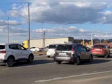 Огромная пробка образовалась в сторону Смоленки