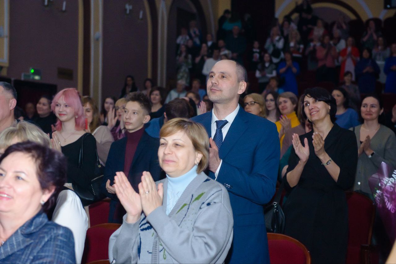 Денис Паслер поздравил театральное сообщество региона с Международным днем театра