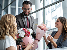 Что подарить коллегам на 8 Марта: топ хороших идей для презентов