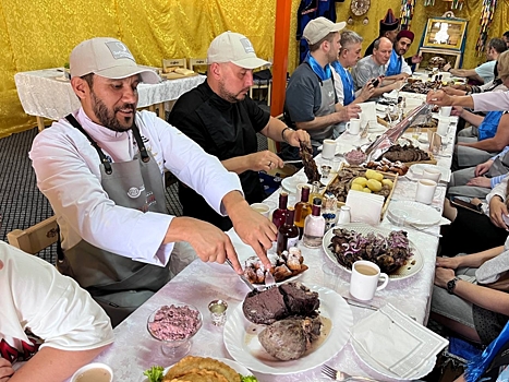 Баранина на камнях и знакомство с Агинским дацаном - участники фестиваля «Вкусы народов Забайкалья на Великом чайном пути» познакомились с бурятской культурой