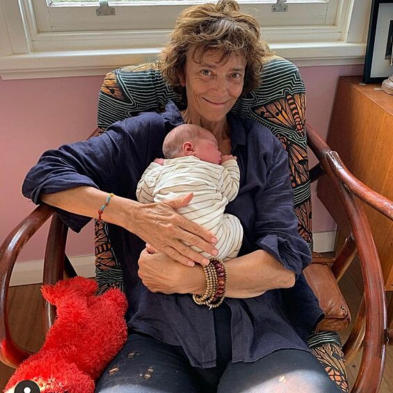 Рэйчел Уорд с внучкой Анук