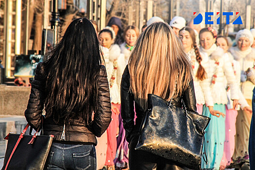 На сколько взлетели цены на цветы и популярные подарки к 8 Марта