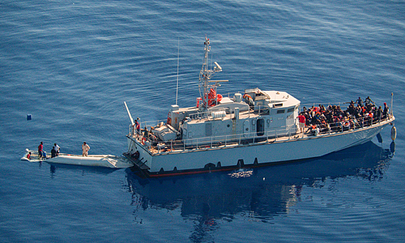 Reuters: судно с мигрантами затонуло у берегов Ливии