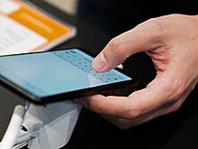 Россиян предупредили о крадущем аккаунты вирусе на новых смартфонах