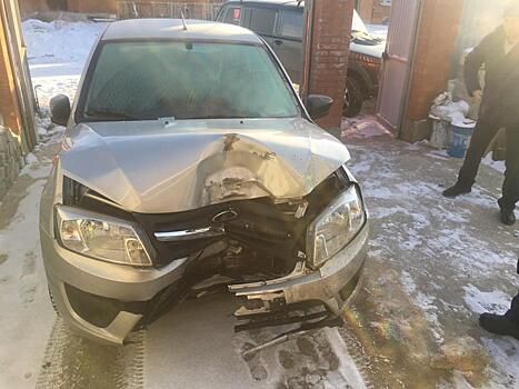 Автоледи оказалась в больнице после столкновения с деревом под Тольятти