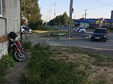 В Советском мопед врезался в автомобиль