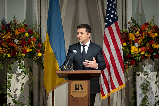Зеленский призвал мир жестко отреагировать на заявления РФ о планах Киева применить «грязную бомбу».