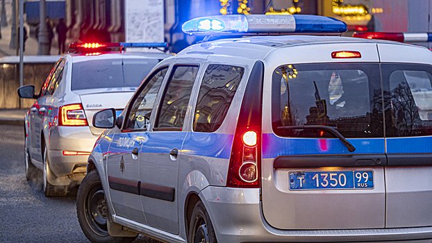 Водитель выпал из машины и погиб в результате ДТП в Москве