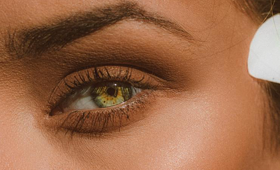 Почему желтеют белки глаз и что с этим делать