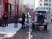 На Камчатке мужчина упал с четвертого этажа, спускаясь из окна по простыням