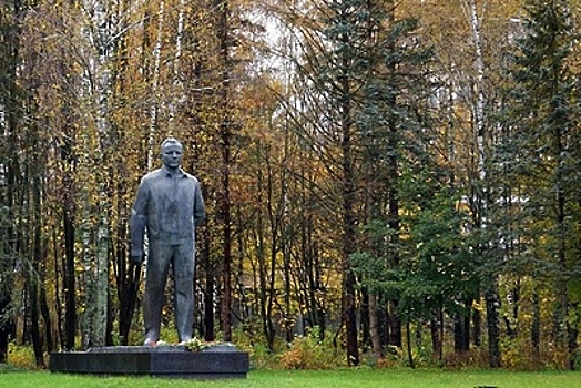 Памятник Гагарину отремонтируют в Звездном городке в 2018 году