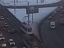 На Свердловском проспекте легковушка попала под трамвай