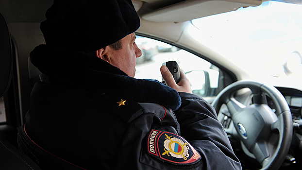 В Москве полицейские задержали нелегального таксиста по  подозрению в разбойном нападении на иностранца
