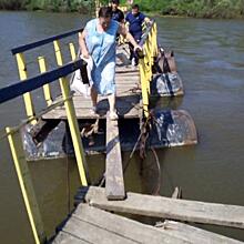 «Утонуть можно запросто». Чиновники отказались от ремонта аварийного понтонного моста в Ишиме