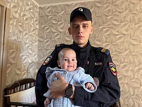 Саратовские полицейские вывели из горящего дома мать с двумя детьми