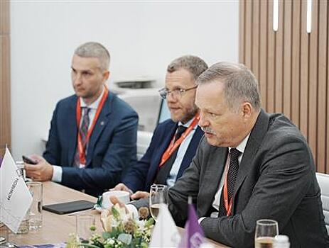 Поддерживая будущее российской экономики: на ПМЭФ-2025 состоялась встреча НОВИКОМа и МГТУ им. Н.Э.Баумана