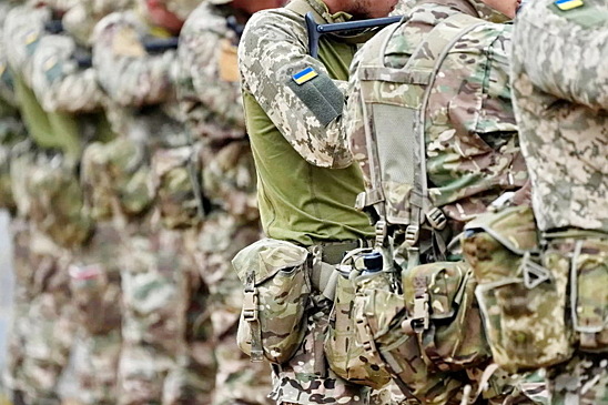 Мобилизация по-украински: повестки выдают беременным и женщинам за 50 лет