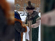 Стилист Александр Рогов примерил традиционный татарский костюм