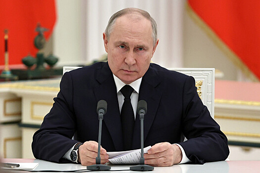 Путин потребовал от правительства и ЦБ ужесточить контроль за вывозом капитала