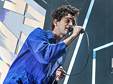 The 1975 попросили фанатов присылать воспоминания о группе для «совместного видео»