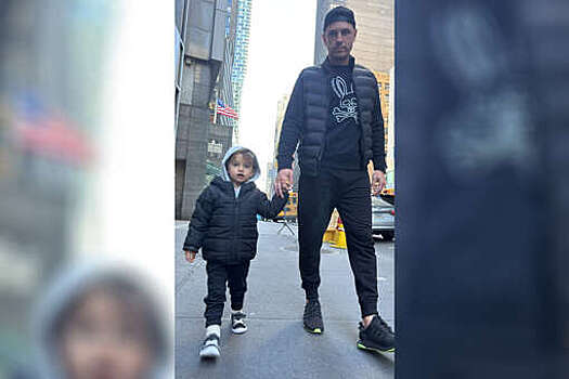 Супермодель Адриана Лима опубликовала фото с мужем и сыном в Нью-Йорке