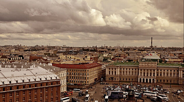 Власти решили ужесточить борьбу с гуляющими по Петербуржским крышам