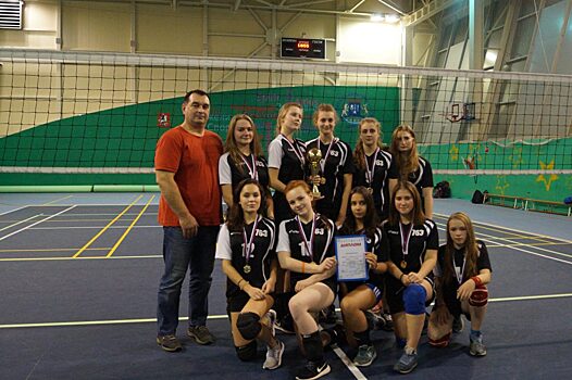 Спортсменки из Лосинки одержали победу на окружных соревнованиях по волейболу