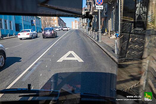 «Где есть выделенка – намного быстрее»: владивостокцы позитивно оценили спецполосы в центре города