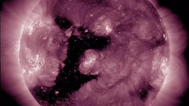 На Солнце появилось пятно, похожее на дракона