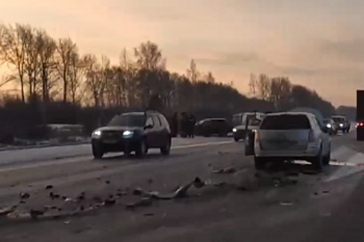 Пять автомобилей столкнулись на Полевском тракте