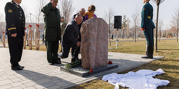Первый камень под памятник героям СВО заложили у подножия Мамаева кургана в Волгограде