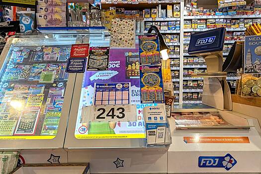 Мужчина выиграл в лотерею 80,7 миллиона рублей и закопал билет во дворе