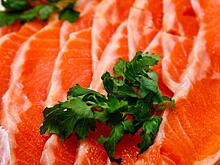 Какую рыбу выбрать к празднику: форель или семгу