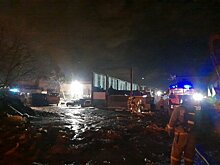 Ангары с макулатурой загорелись в Нижнем Новгороде на площади 3,5 тыс "квадратов"