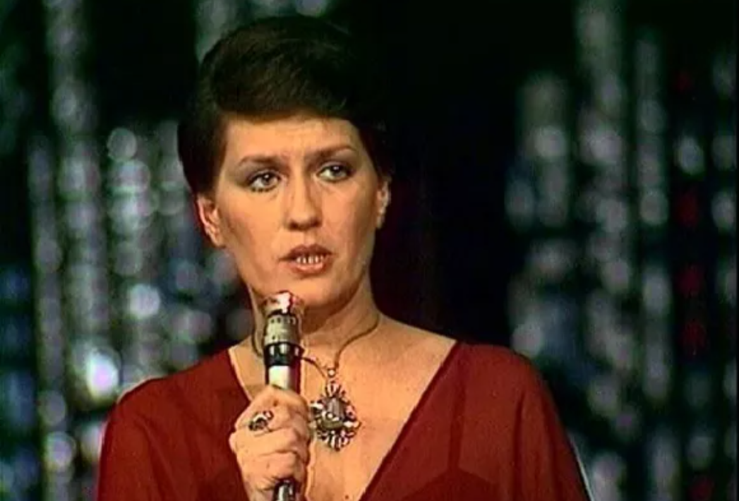 Ведущая круиз контроль на звезде юлия розенберг. Юлия розенберг звезда. Ведущая программы песни. Ольга клим дом 2. Дарья златопольская синяя птица.