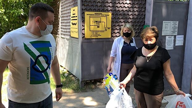 Депутат областной думы Андрей Воробьев передал подарки воспитанникам центра «Надежда»