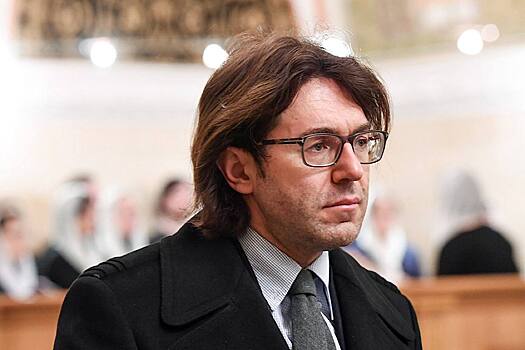 Андрей Малахов одним из первых прибыл на прощание с Ларисой Голубкиной