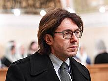 Андрей Малахов одним из первых прибыл на прощание с Ларисой Голубкиной