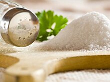 Врач назвала признаки чрезмерного потребления соли