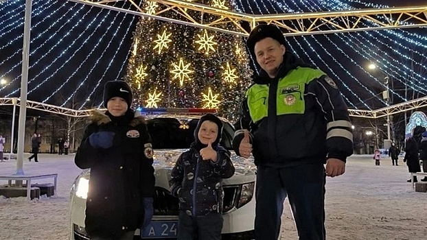Госавтоинспектора исполнили мечту маленького вологжанина
