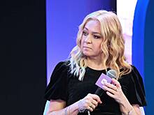 Яна Рудковская отреагировала на высказывания хейтеров о груди Алеси Кафельниковой