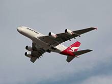 Член экипажа подлетел к потолку, упал и сломал ногу во время турбулентности