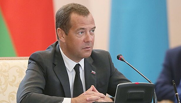 Медведев пошутил по поводу чернозема, который вывозили немцы