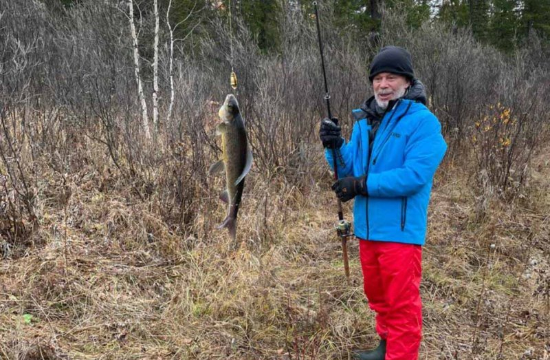Ты рыбачка я рыбак. Фестиваль ты рыбачка я рыбак. Песня ты рыбачка я рыбак. Человек рыбачит. Морячки рыбачки.