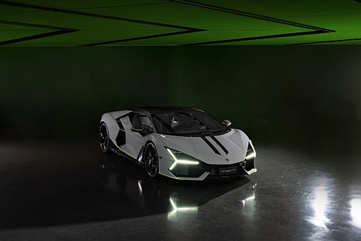 Lamborghini показала эксклюзивный суперкар Revuelto