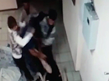 Драка мигрантов в московском хостеле попала на видео
