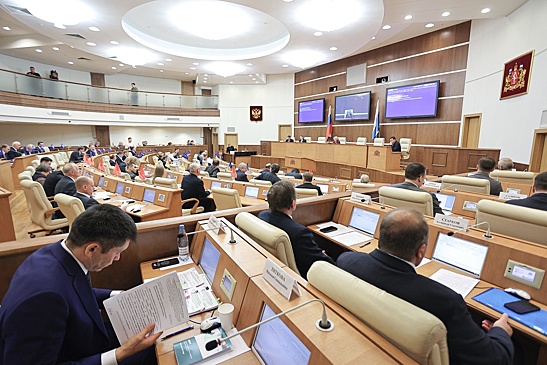 Свердловским педагогам, обучающим детей-инвалидов, повысят зарплату